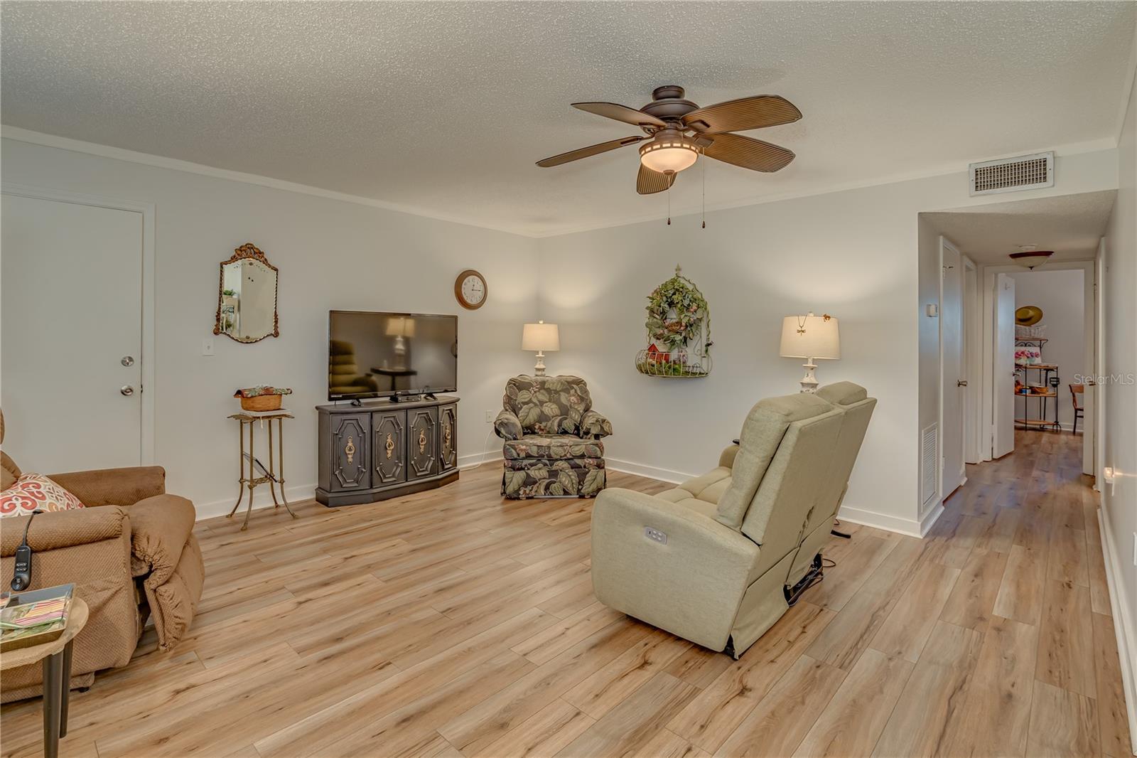 Image 5 of 37 For 1710 Belleair Forest Drive A