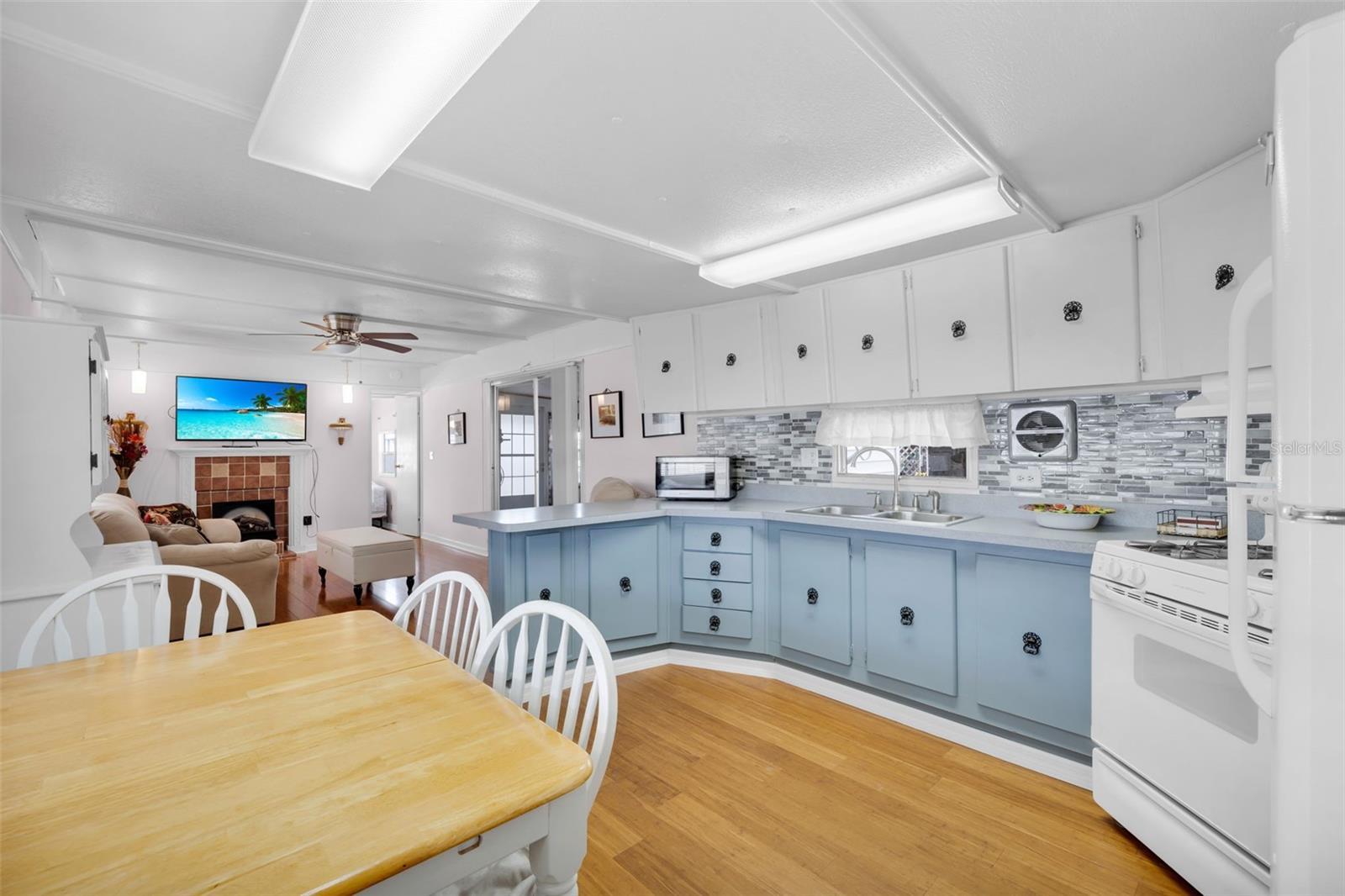 Image 11 of 38 For 6625 Silverbell Drive