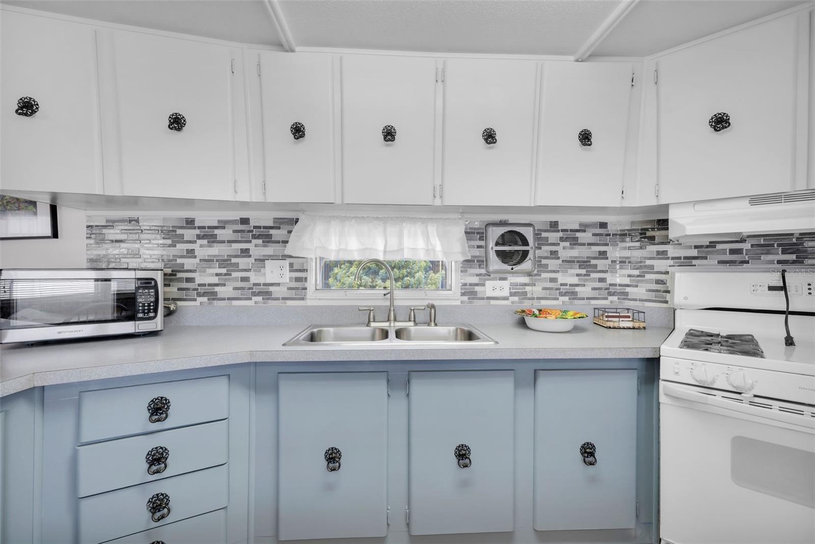 Image 15 of 38 For 6625 Silverbell Drive