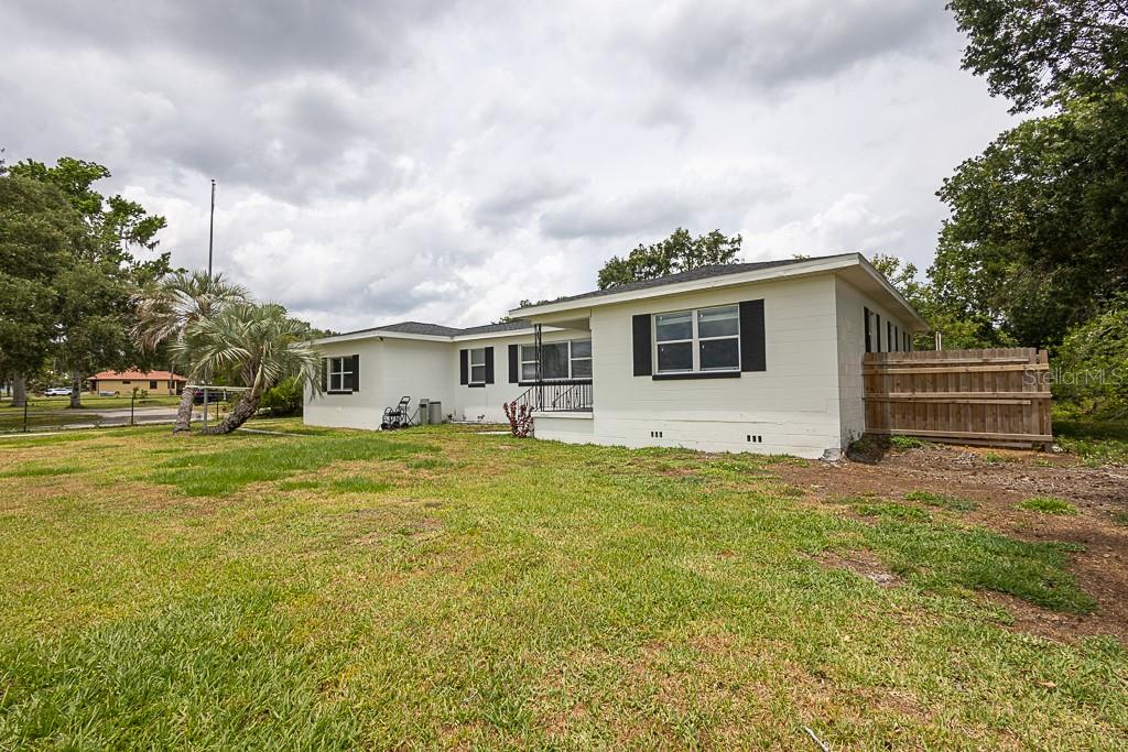 Image 32 of 44 For 1816 Lake Parker Drive