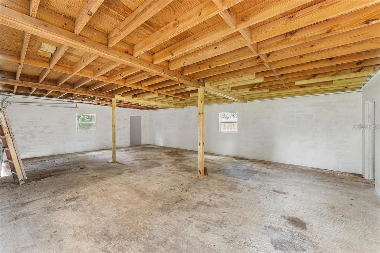 Image 37 of 44 For 1816 Lake Parker Drive