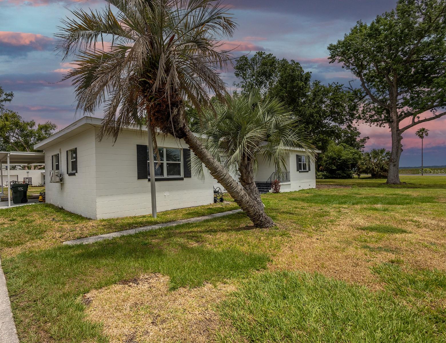 Image 5 of 44 For 1816 Lake Parker Drive