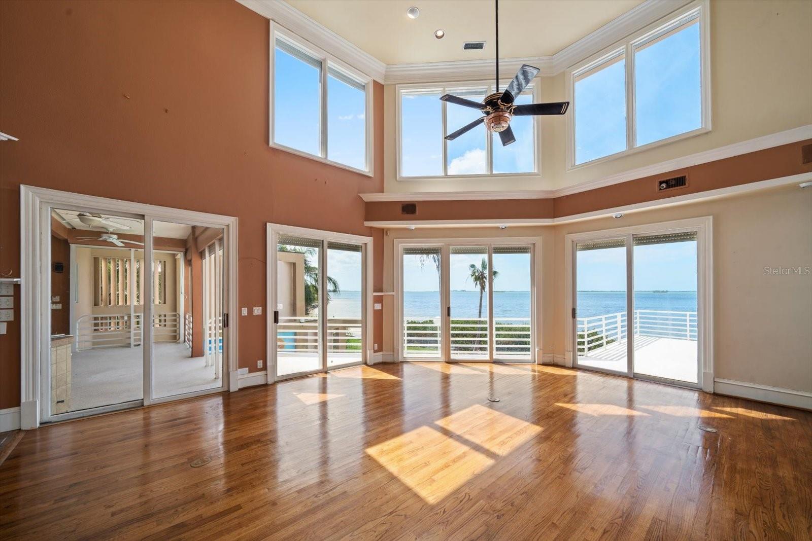Image 10 of 47 For 812 Point Seaside Drive