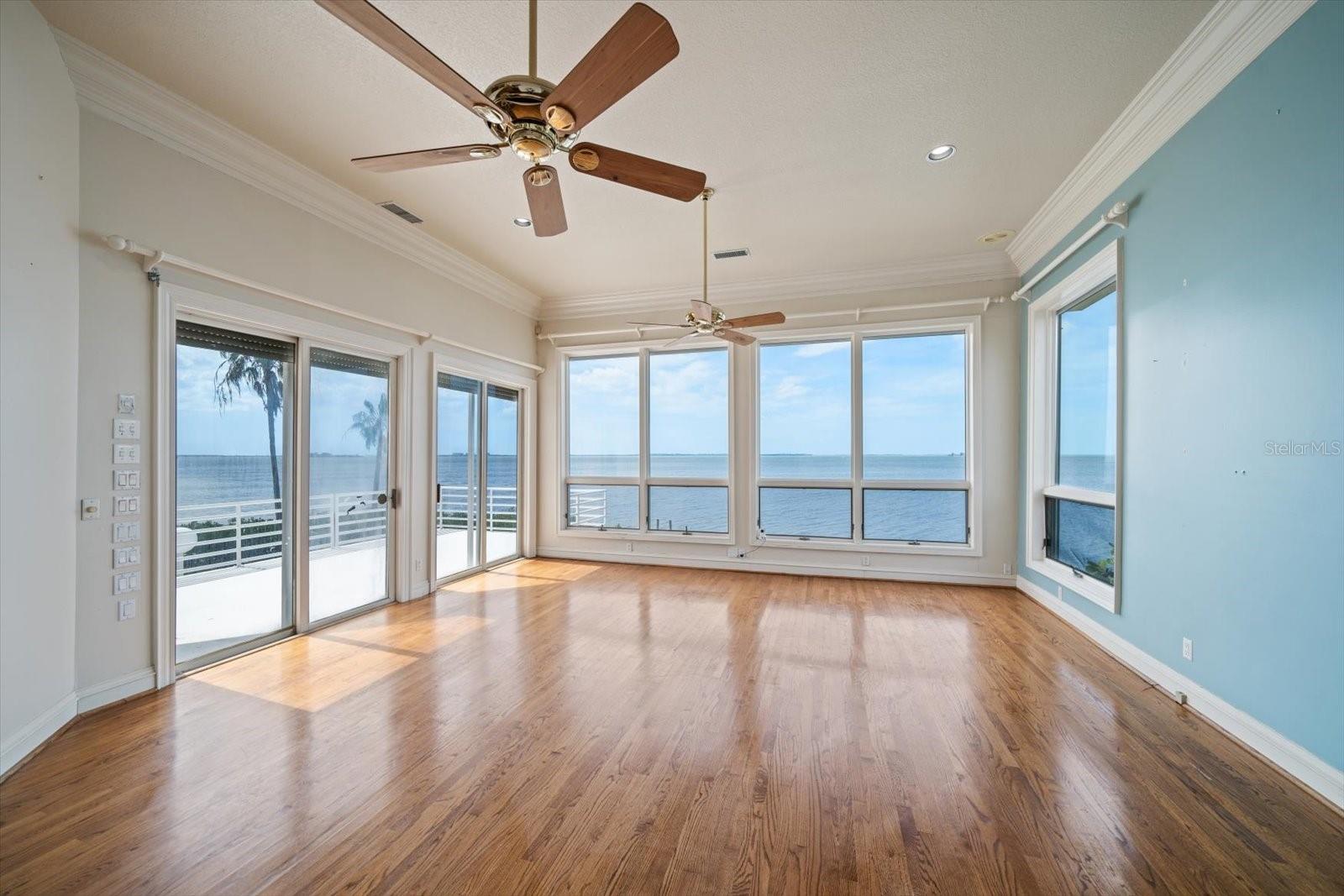 Image 22 of 47 For 812 Point Seaside Drive