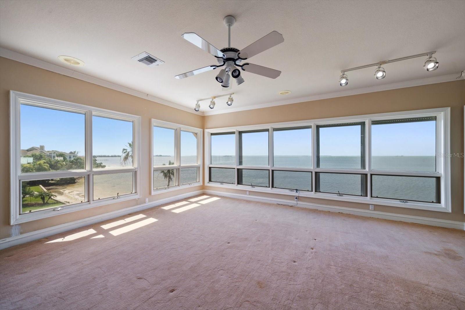 Image 25 of 47 For 812 Point Seaside Drive
