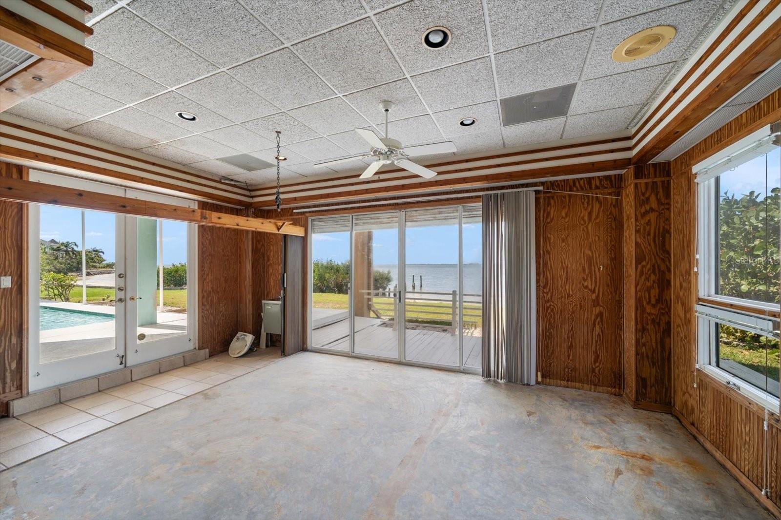 Image 32 of 47 For 812 Point Seaside Drive