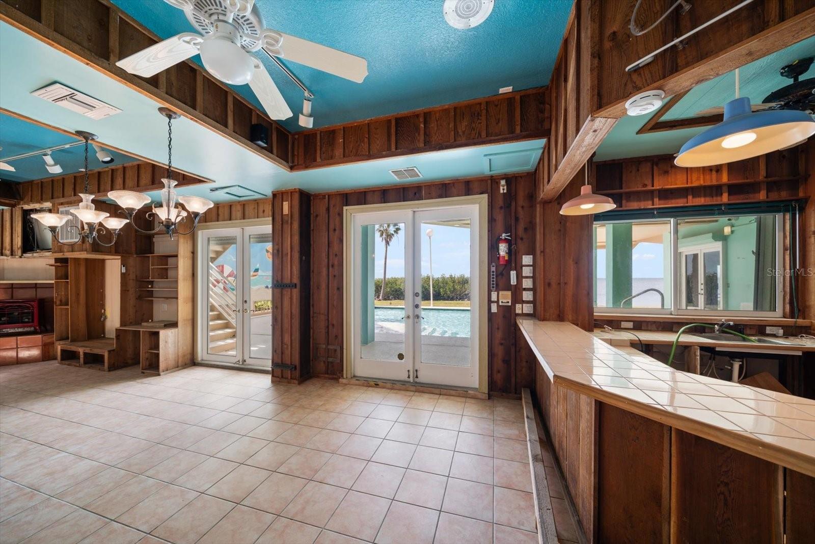 Image 33 of 47 For 812 Point Seaside Drive
