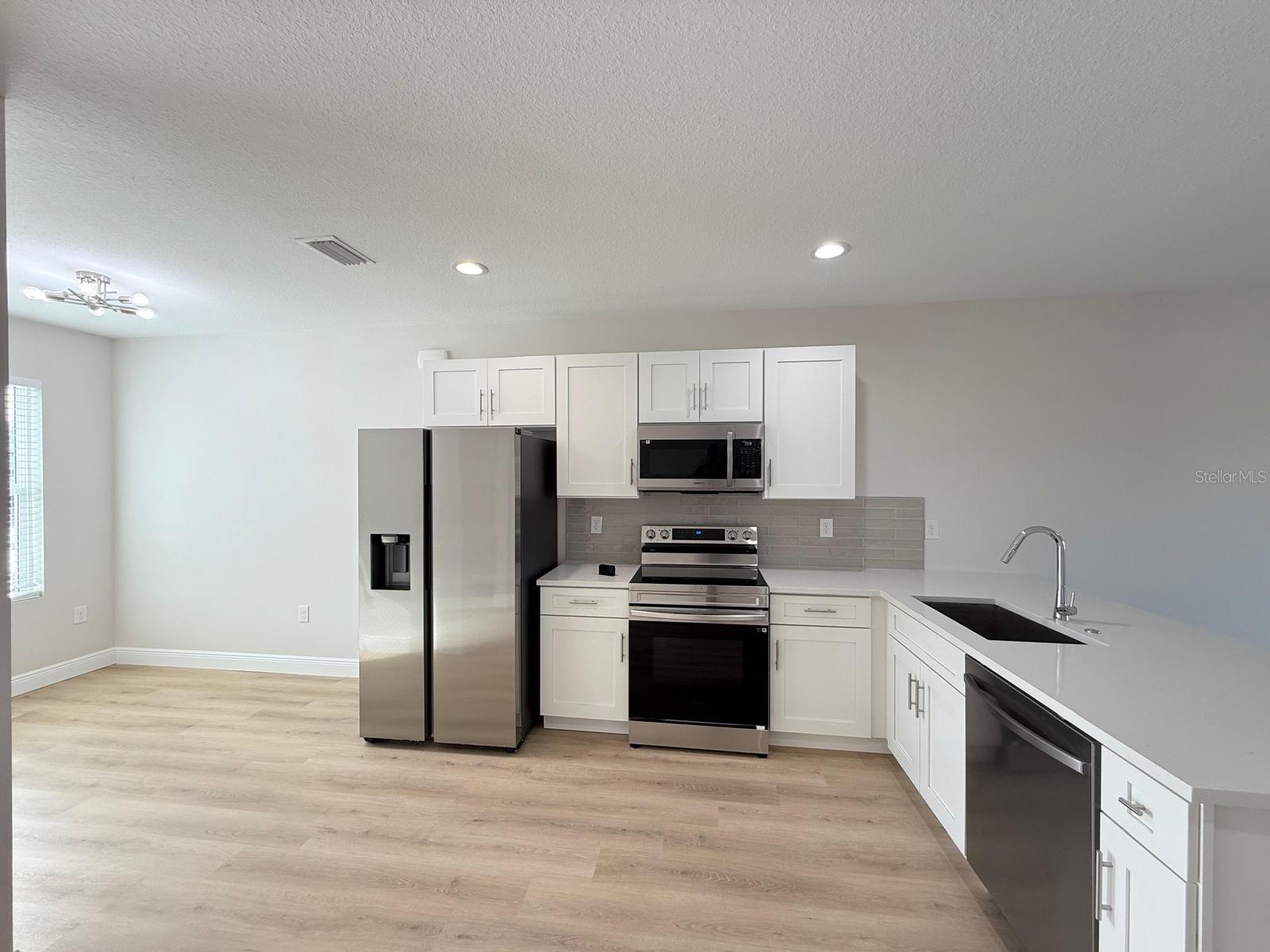 Image 17 of 25 For 6977 Hawksbury Street