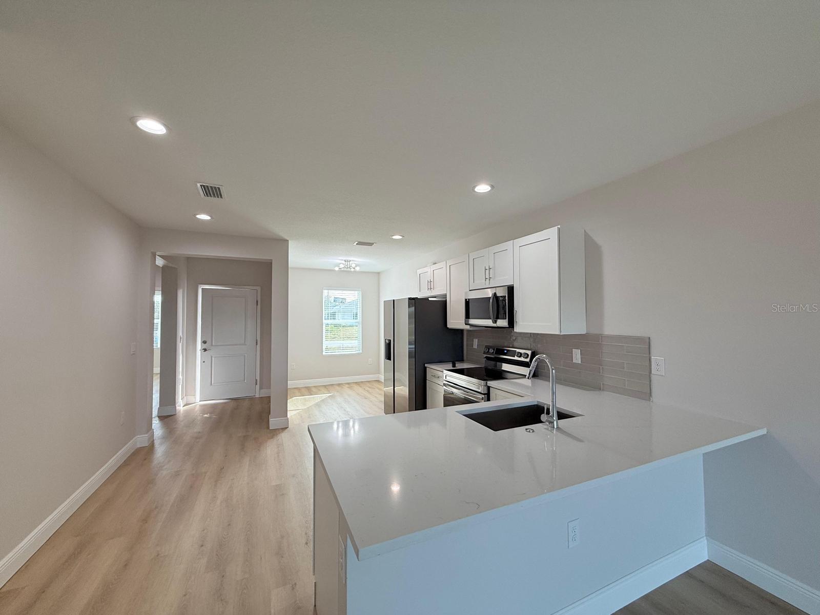 Image 21 of 25 For 6977 Hawksbury Street