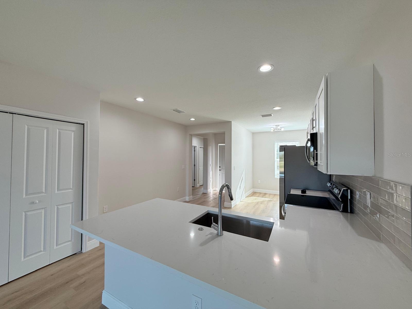 Image 22 of 25 For 6977 Hawksbury Street