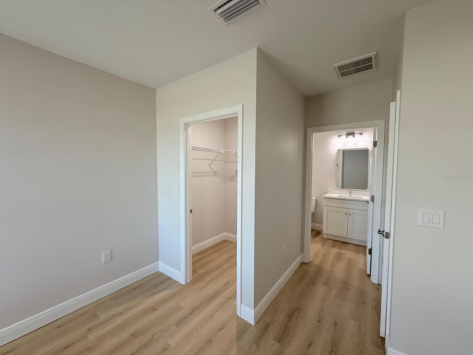 Image 23 of 25 For 6977 Hawksbury Street