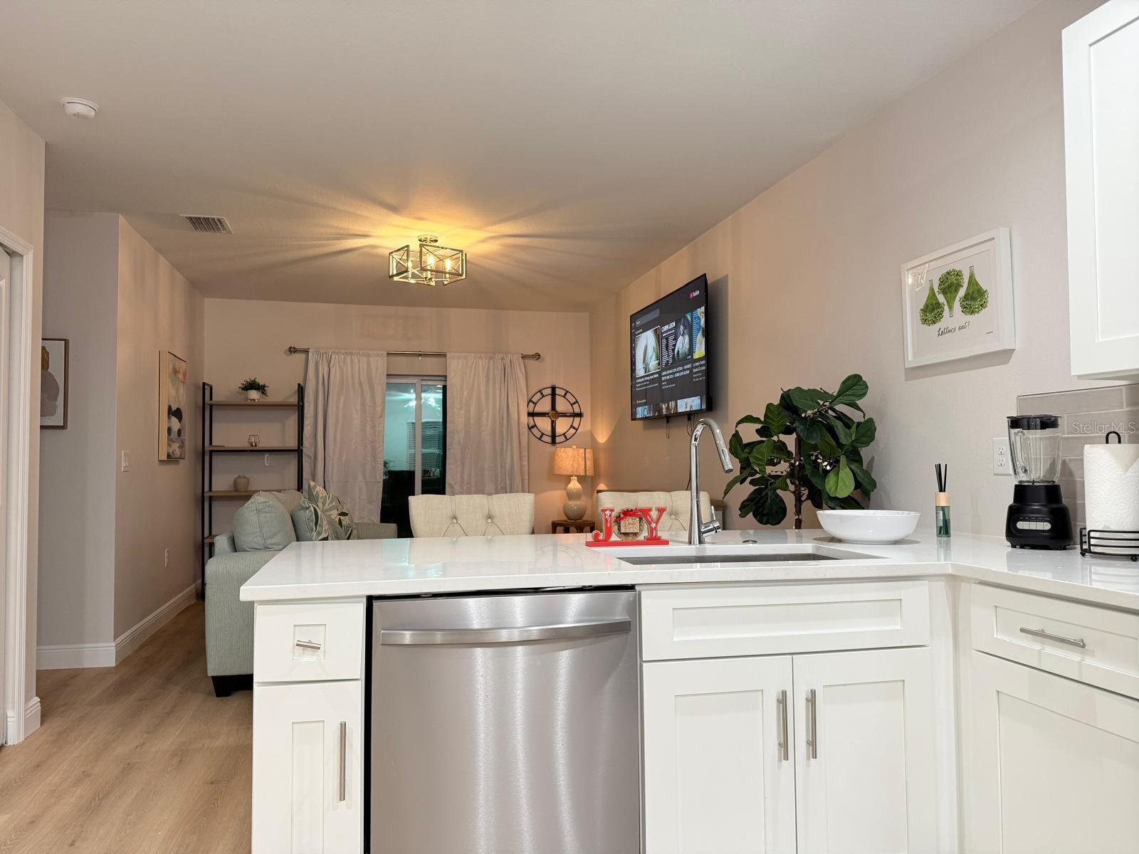 Image 7 of 25 For 6977 Hawksbury Street