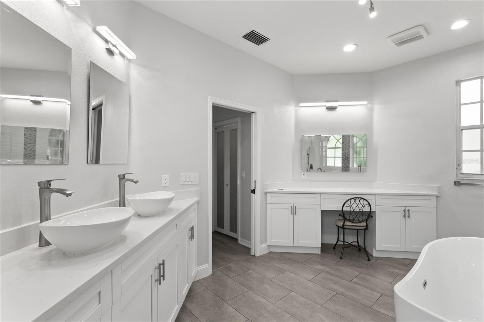 Image 9 of 18 For 11934 Wandsworth Drive