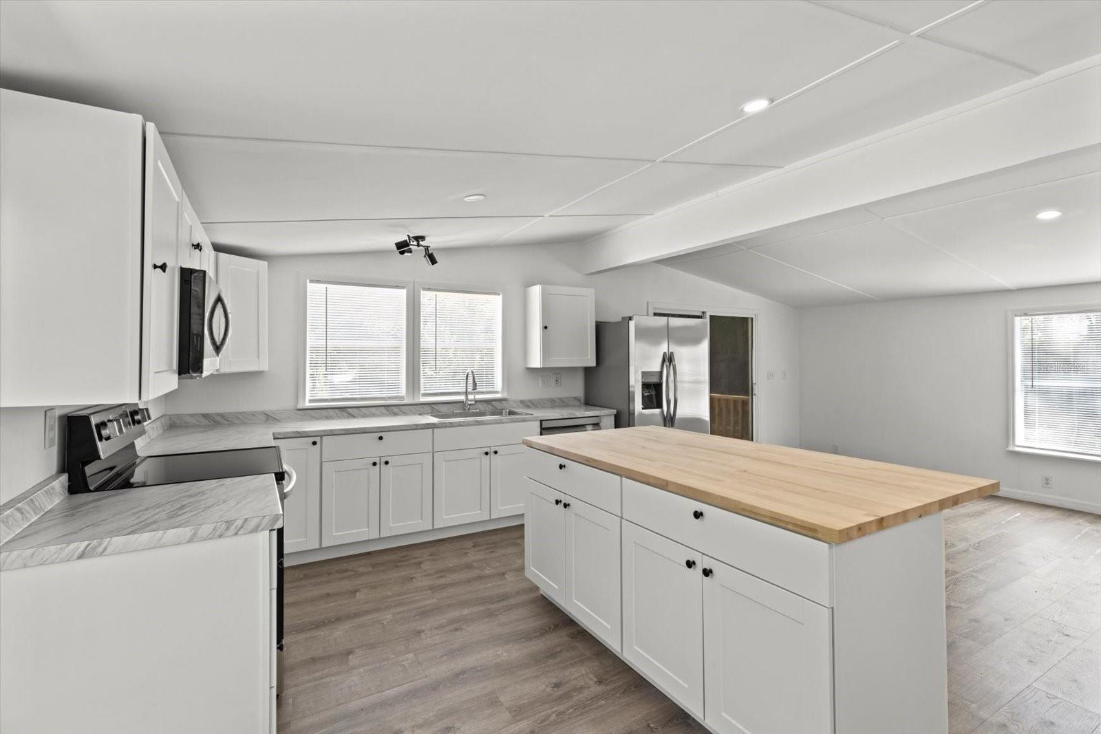 Image 3 of 42 For 4926 Meadow Street