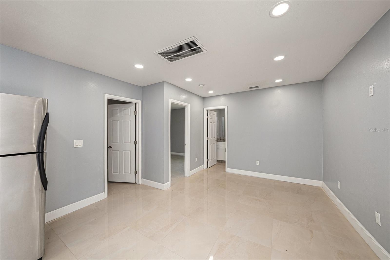 Listing photo id 8 for 5012 Troydale Road