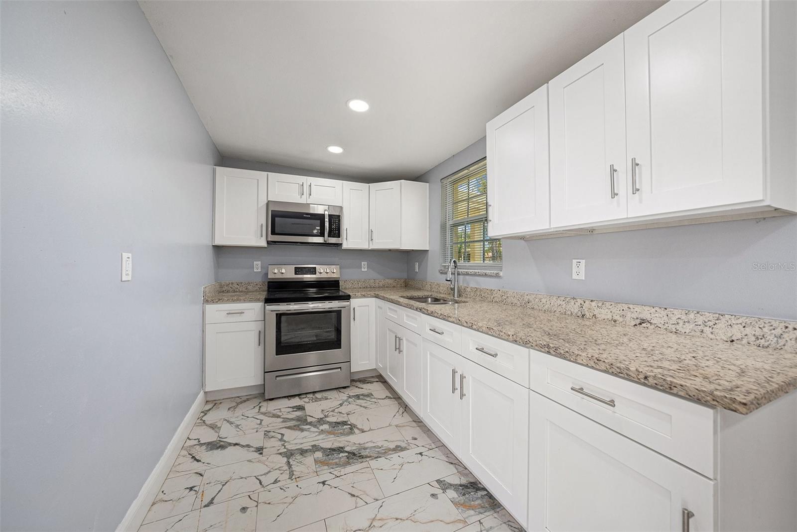 Listing photo id 9 for 5012 Troydale Road