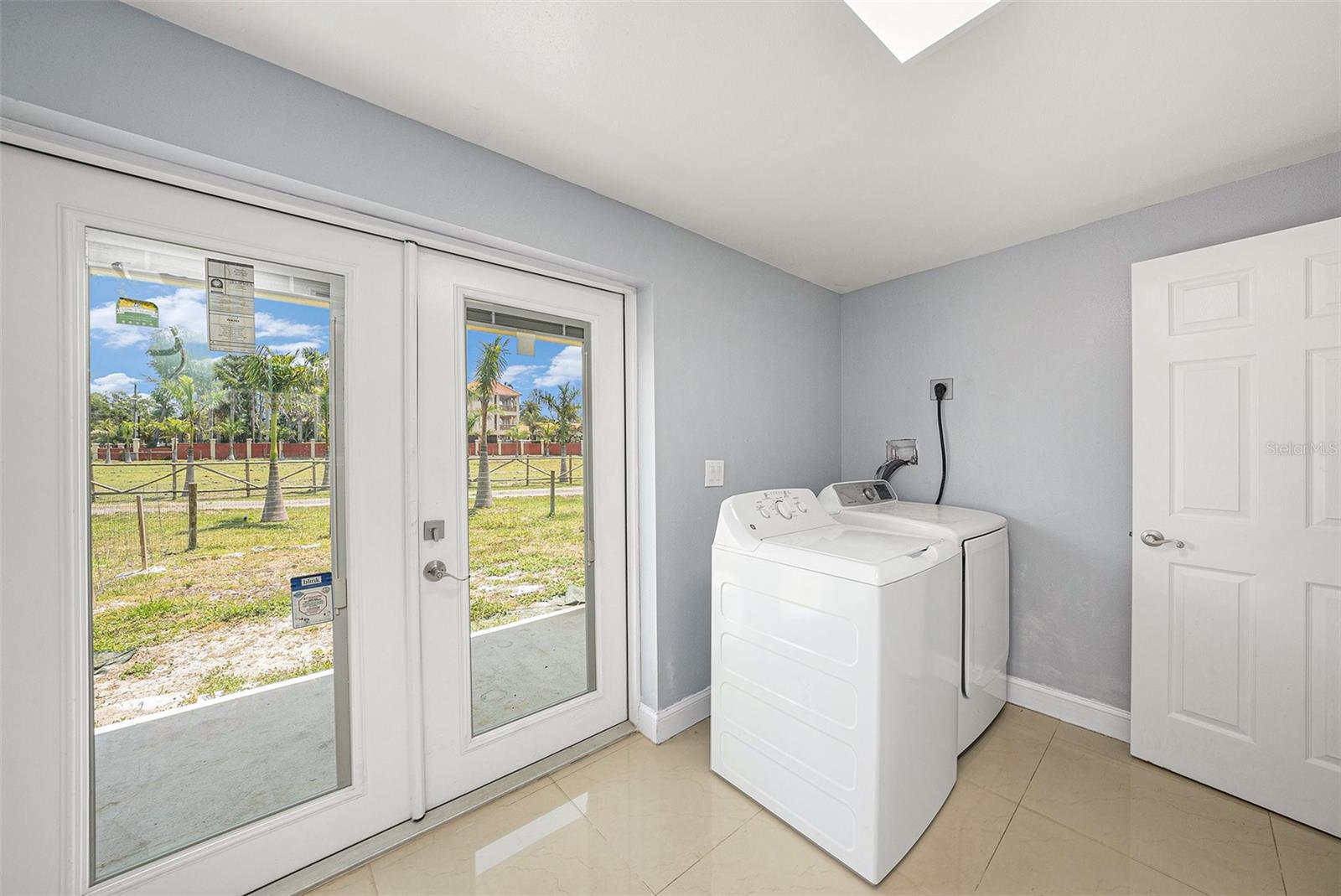 Listing photo id 11 for 5012 Troydale Road