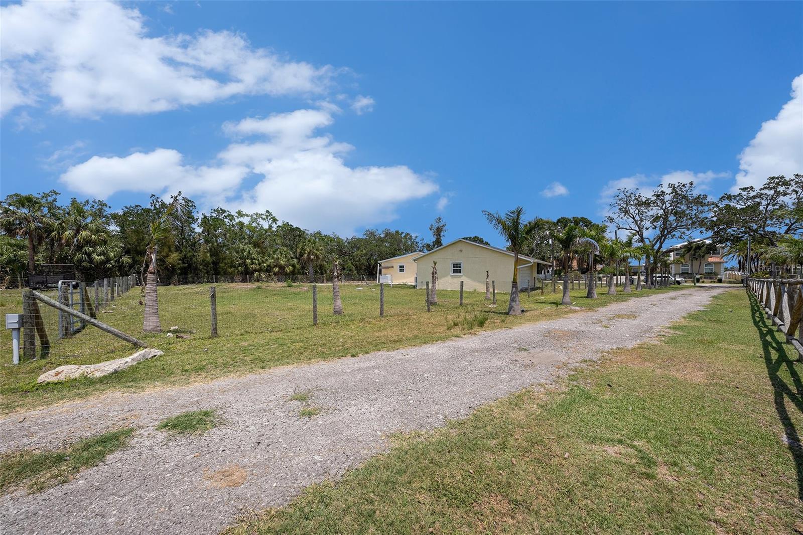 Listing photo id 24 for 5012 Troydale Road