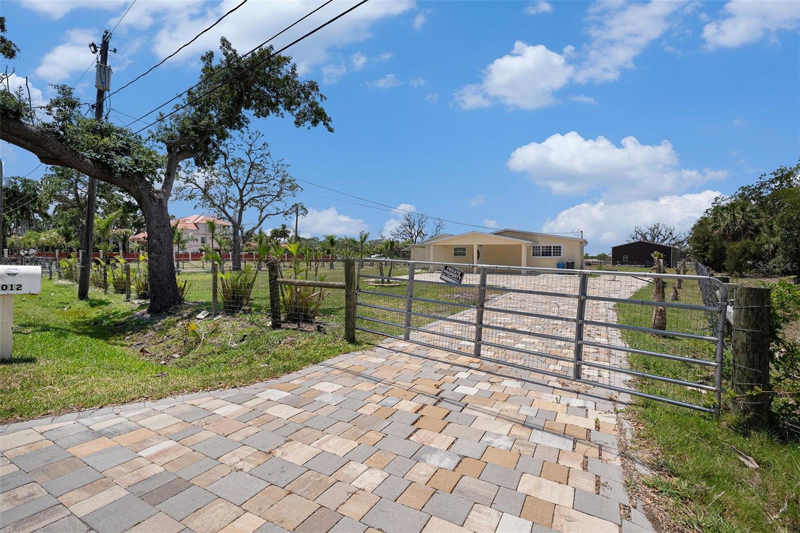 Listing photo id 1 for 5012 Troydale Road