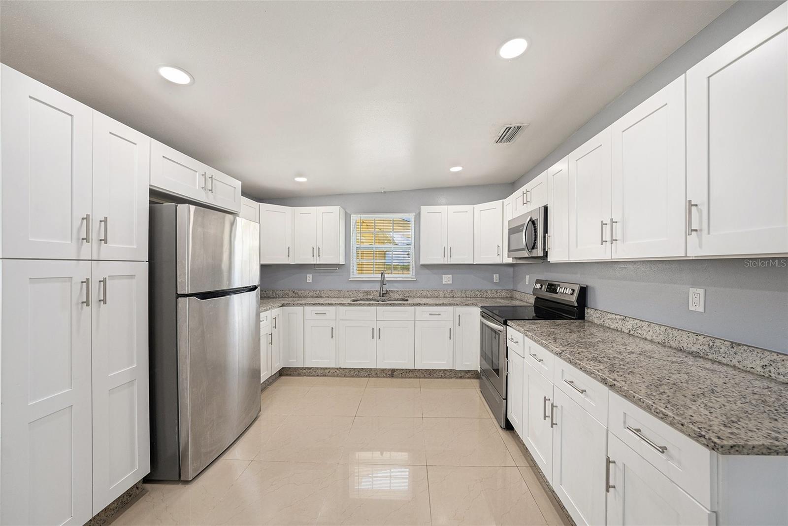 Listing photo id 5 for 5012 Troydale Road