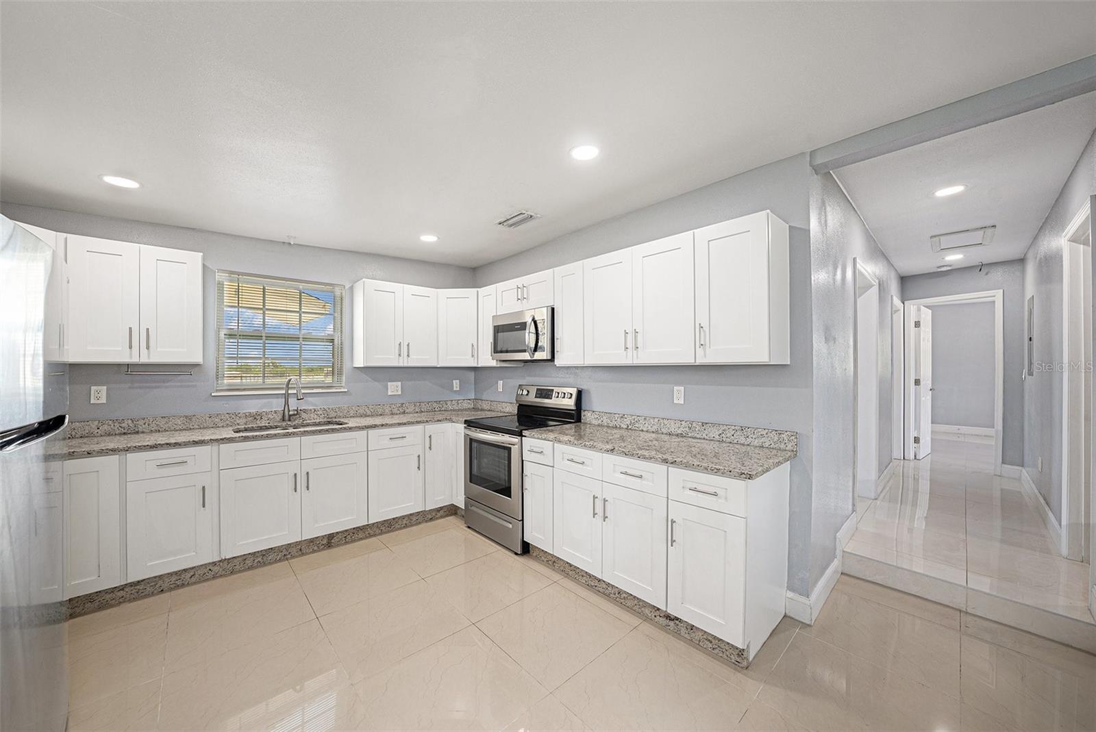 Listing photo id 6 for 5012 Troydale Road