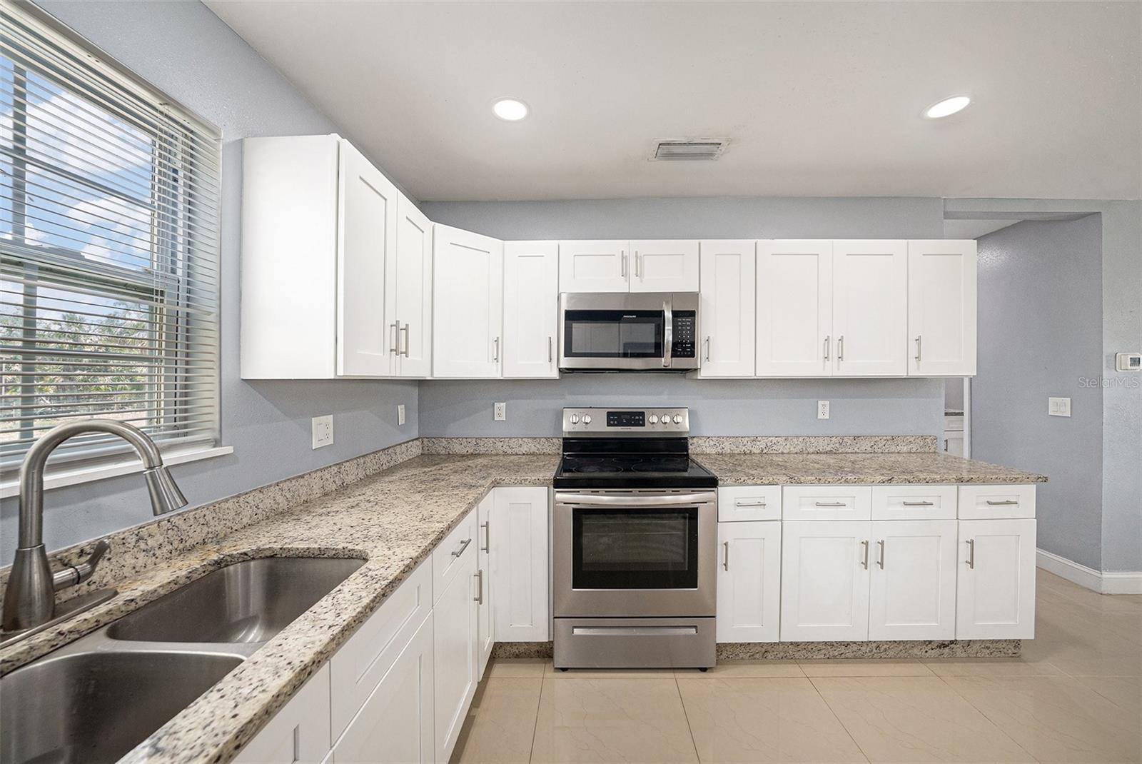 Listing photo id 7 for 5012 Troydale Road