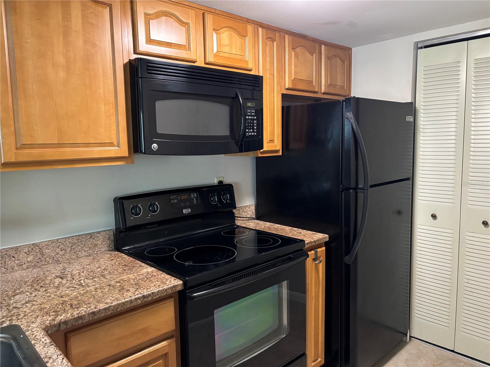 Image 7 of 19 For 3814 Lake Drive 65