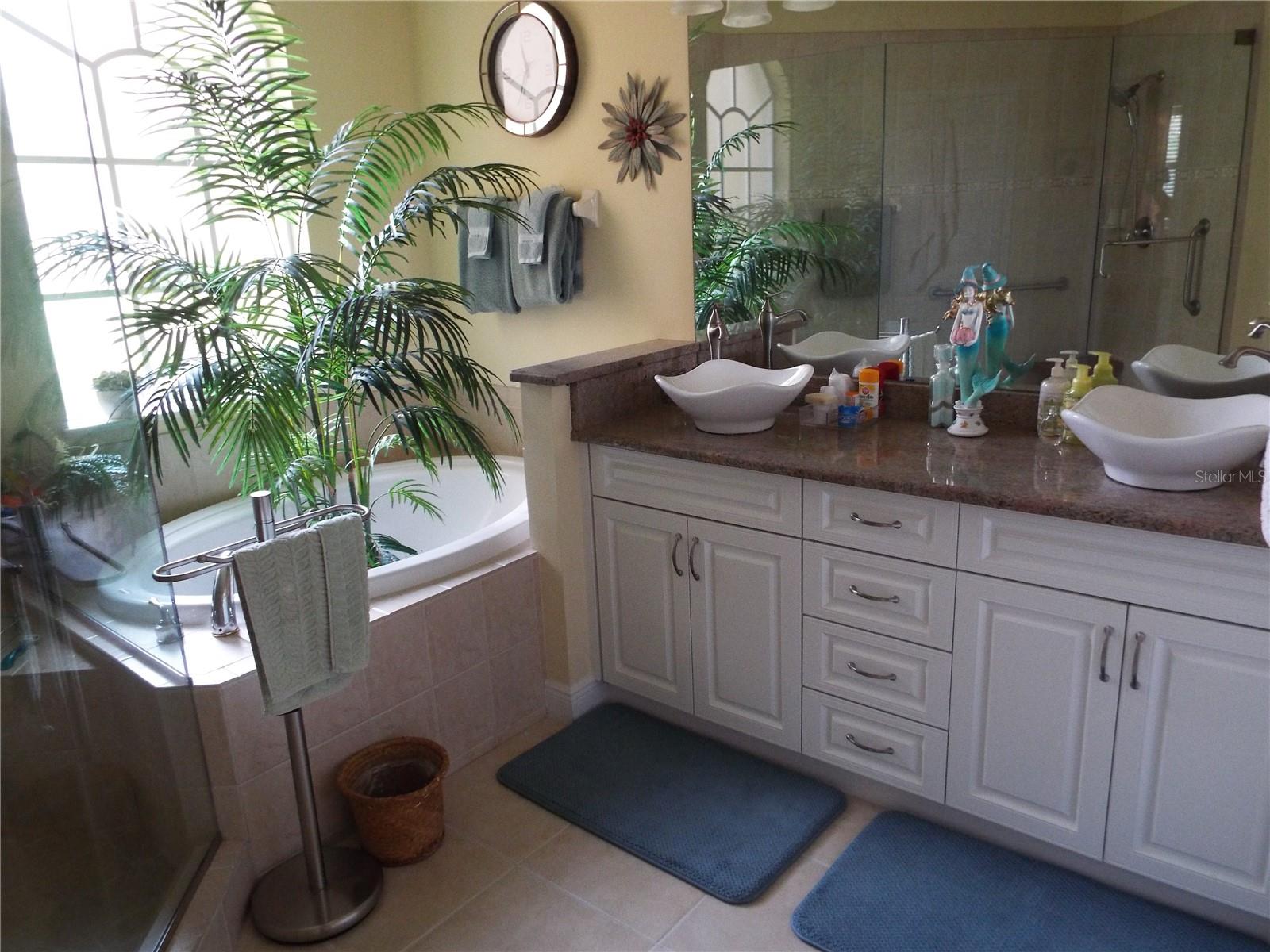 Image 14 of 34 For 13860 Avon Park Circle 104