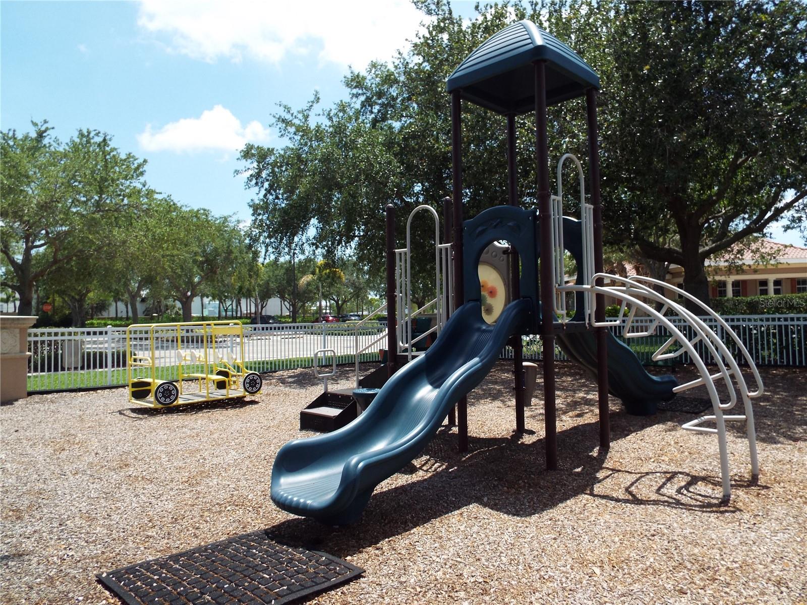 Image 29 of 34 For 13860 Avon Park Circle 104
