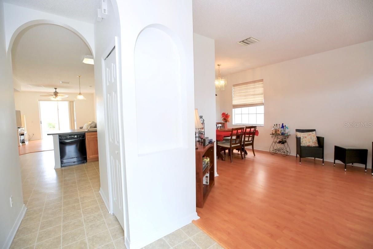 Image 9 of 47 For 4535 Gateway Boulevard