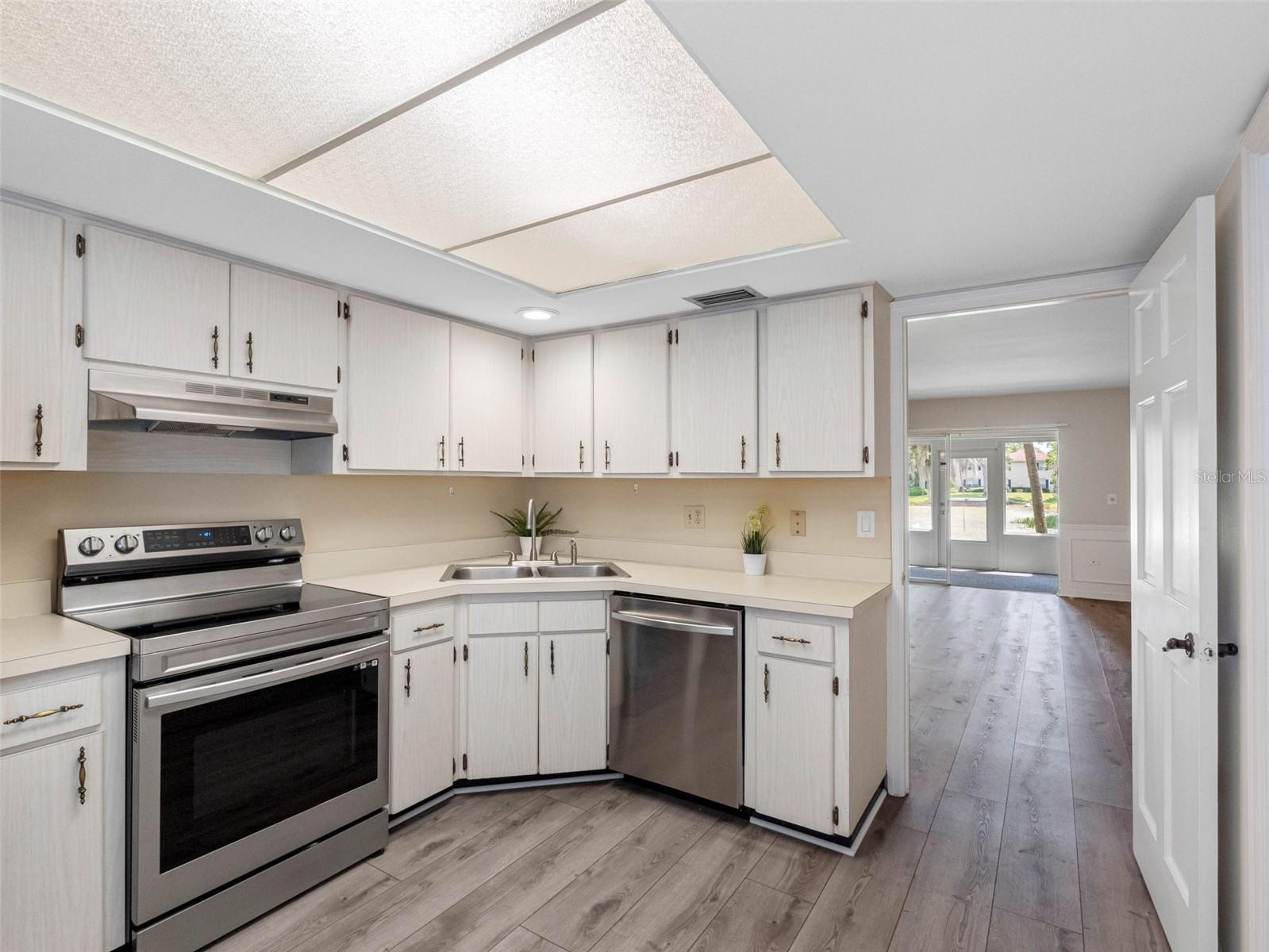 Image 10 of 32 For 10356 Carrollwood Lane 204