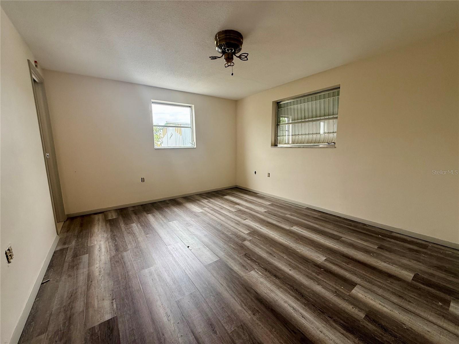 Listing photo id 8 for 3035 Coldwell Drive