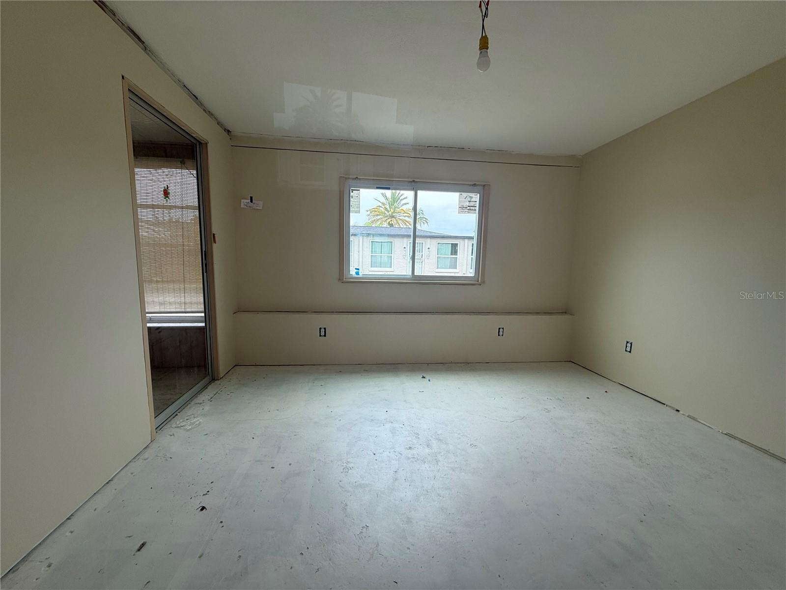 Listing photo id 14 for 3035 Coldwell Drive
