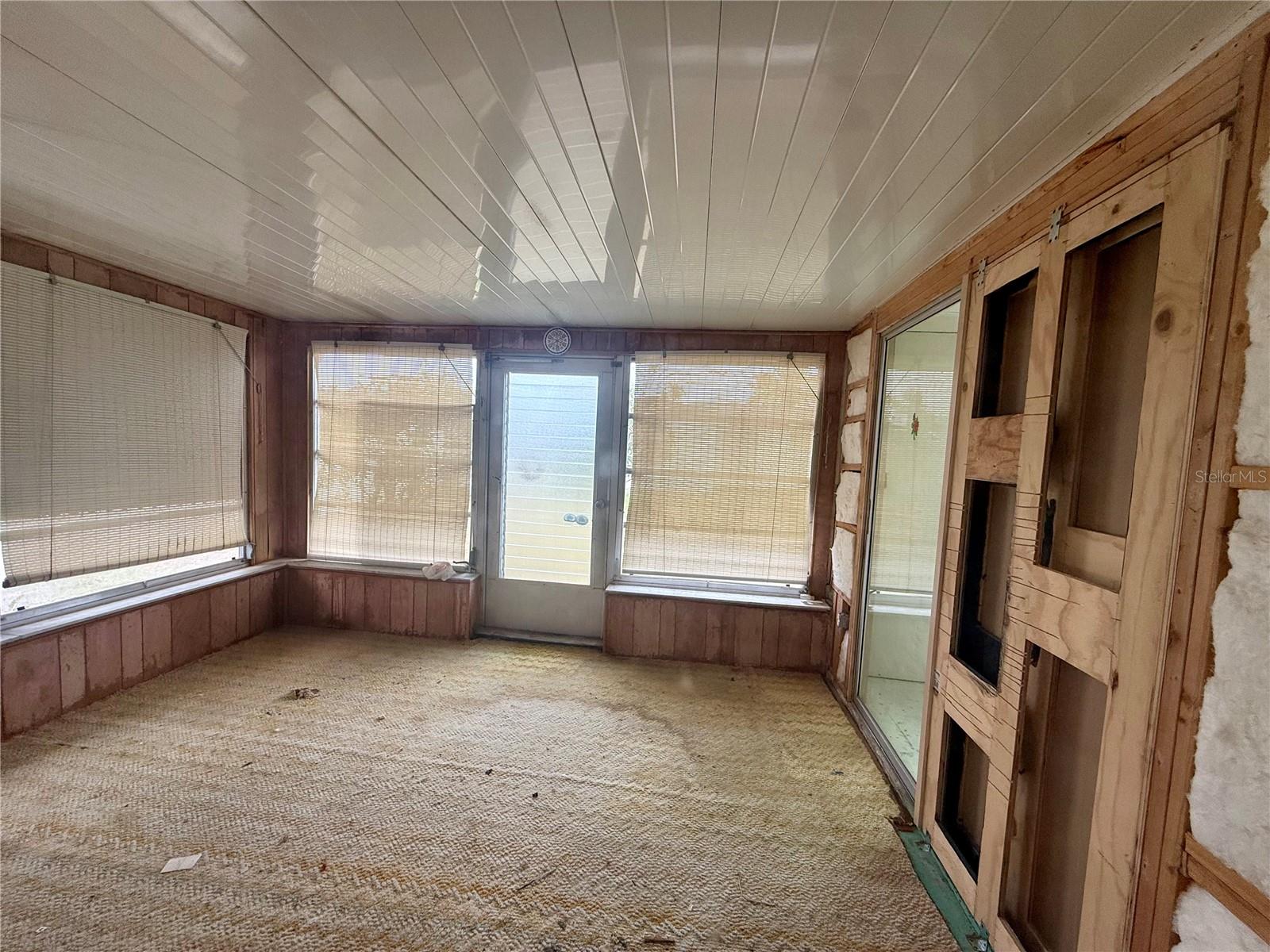 Listing photo id 15 for 3035 Coldwell Drive