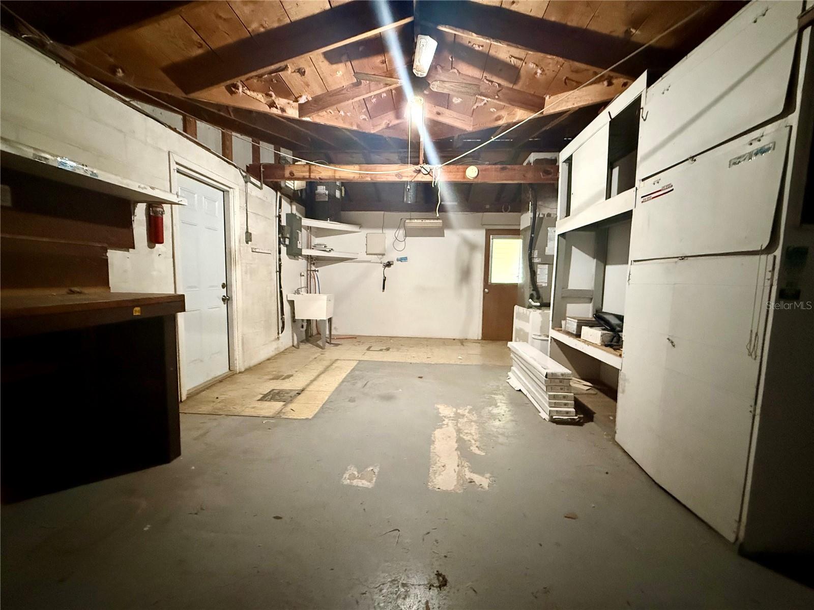 Listing photo id 17 for 3035 Coldwell Drive