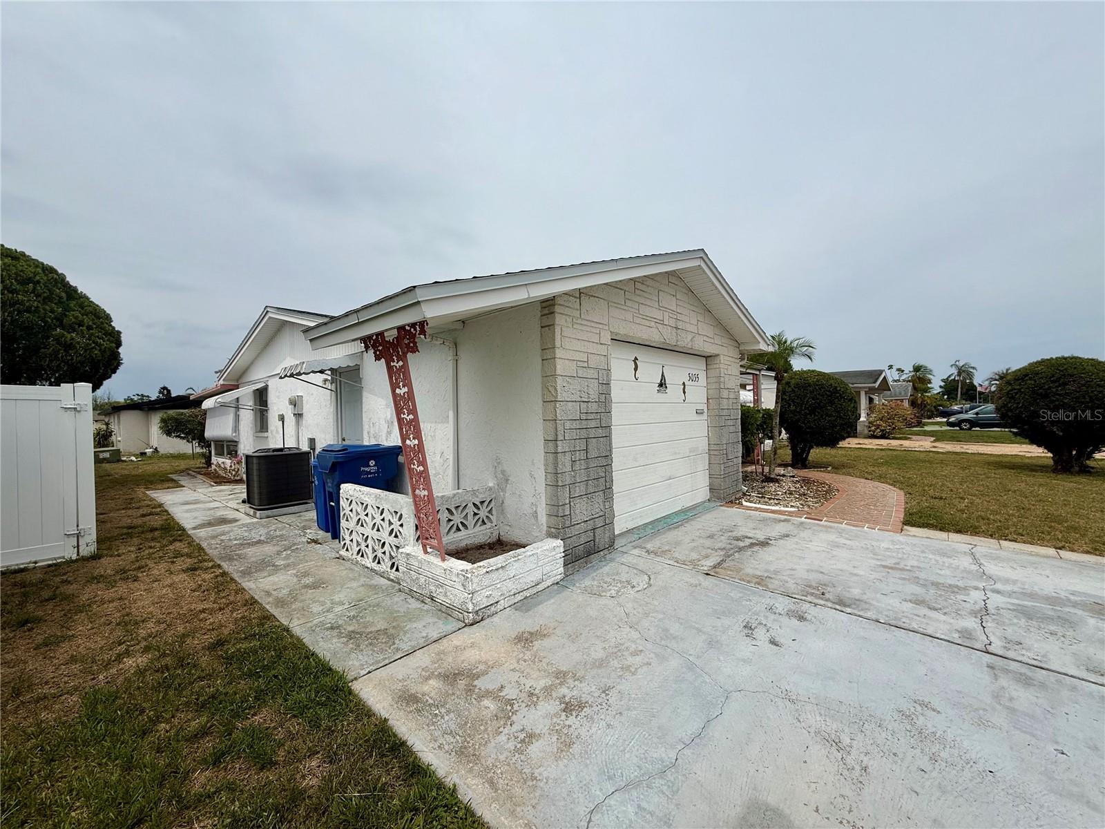 Listing photo id 19 for 3035 Coldwell Drive
