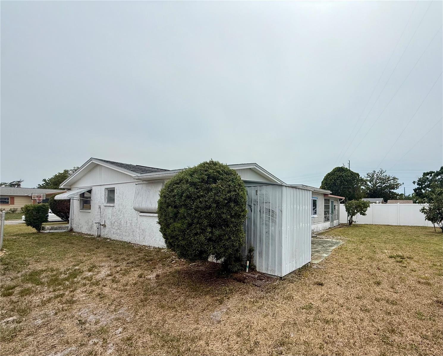 Listing photo id 23 for 3035 Coldwell Drive