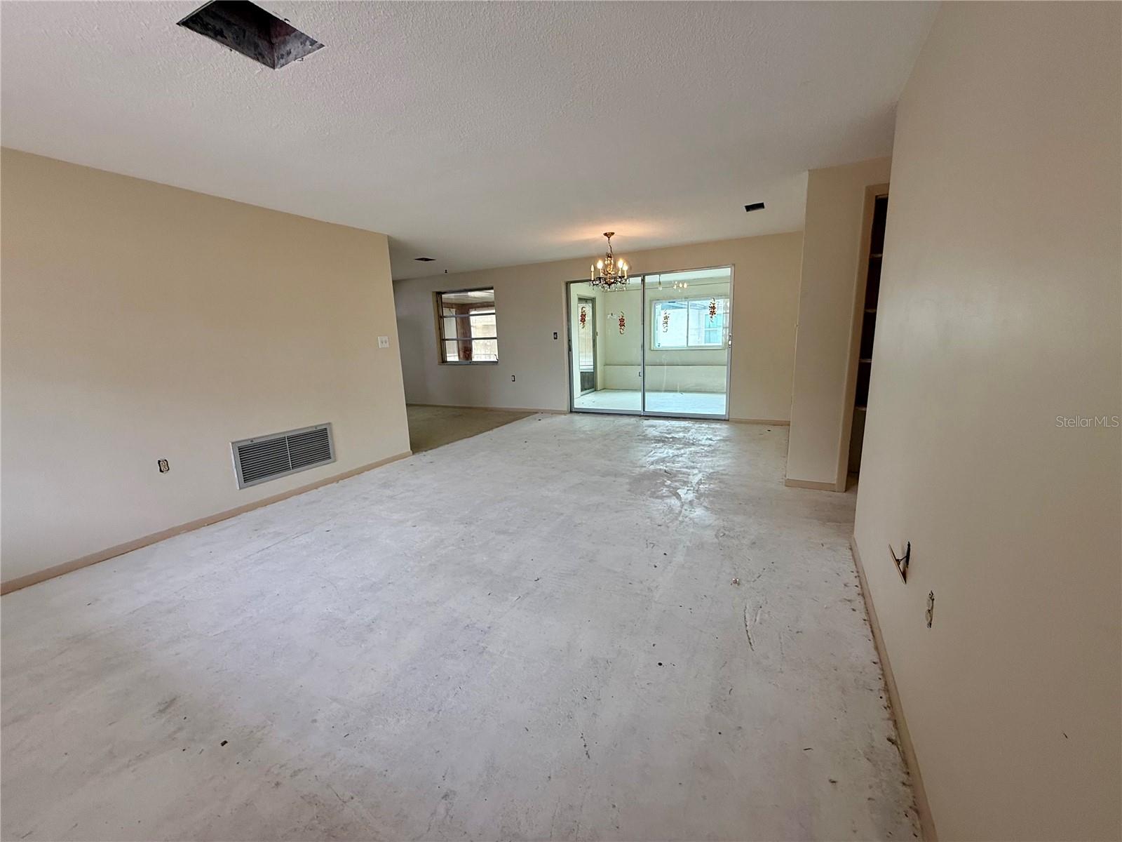 Listing photo id 1 for 3035 Coldwell Drive