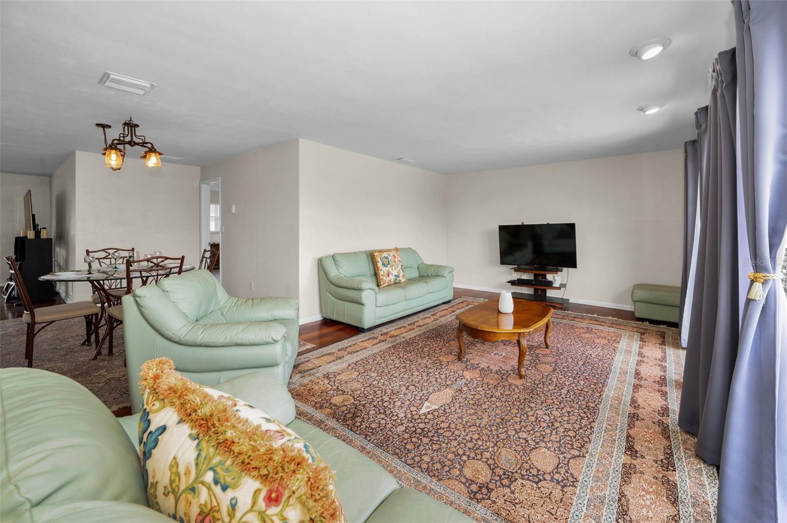 Image 10 of 76 For 14341 Passage Way