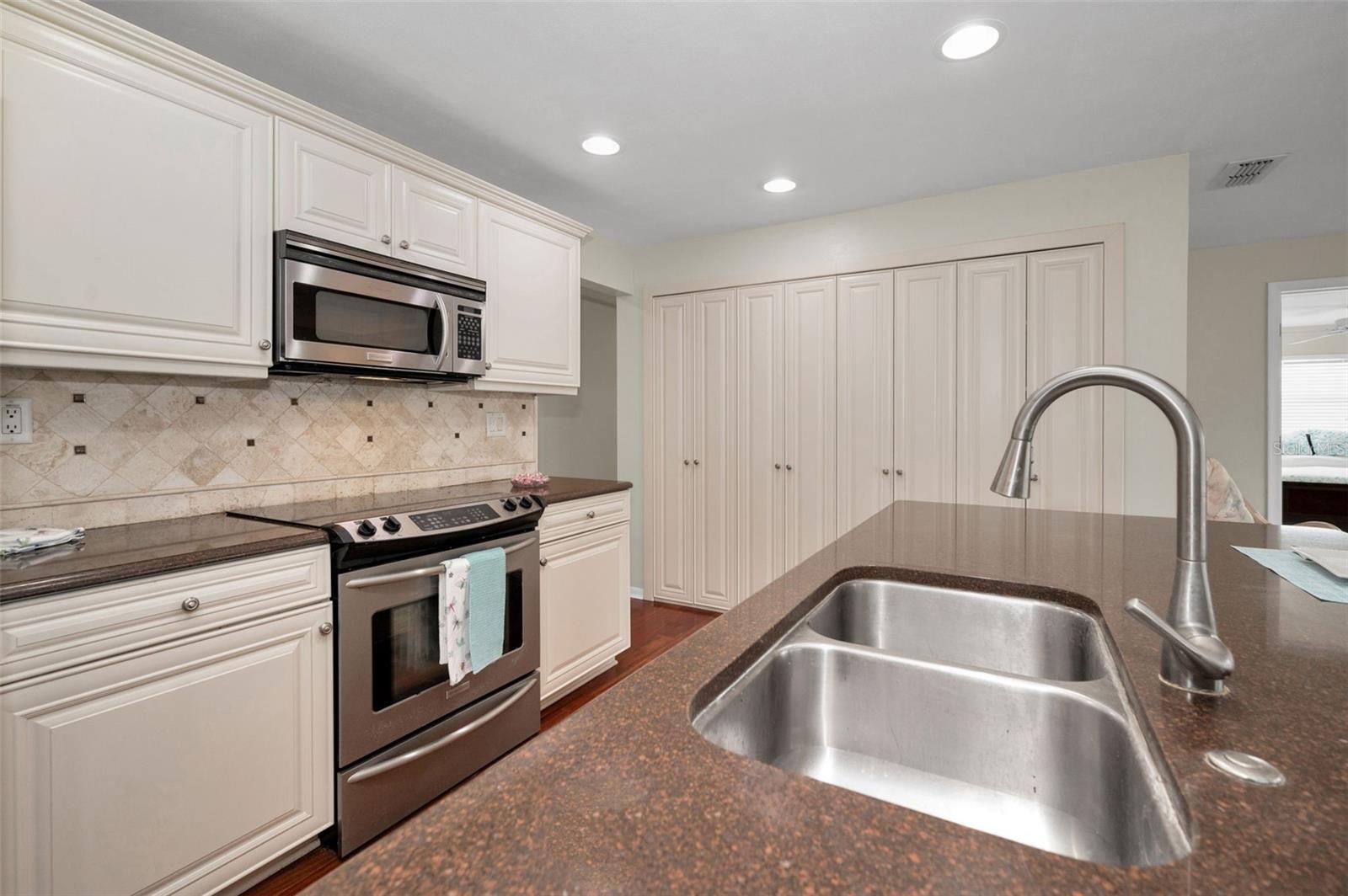 Image 16 of 76 For 14341 Passage Way
