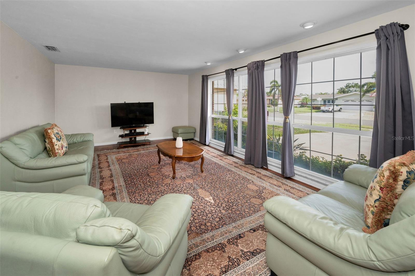 Image 8 of 76 For 14341 Passage Way