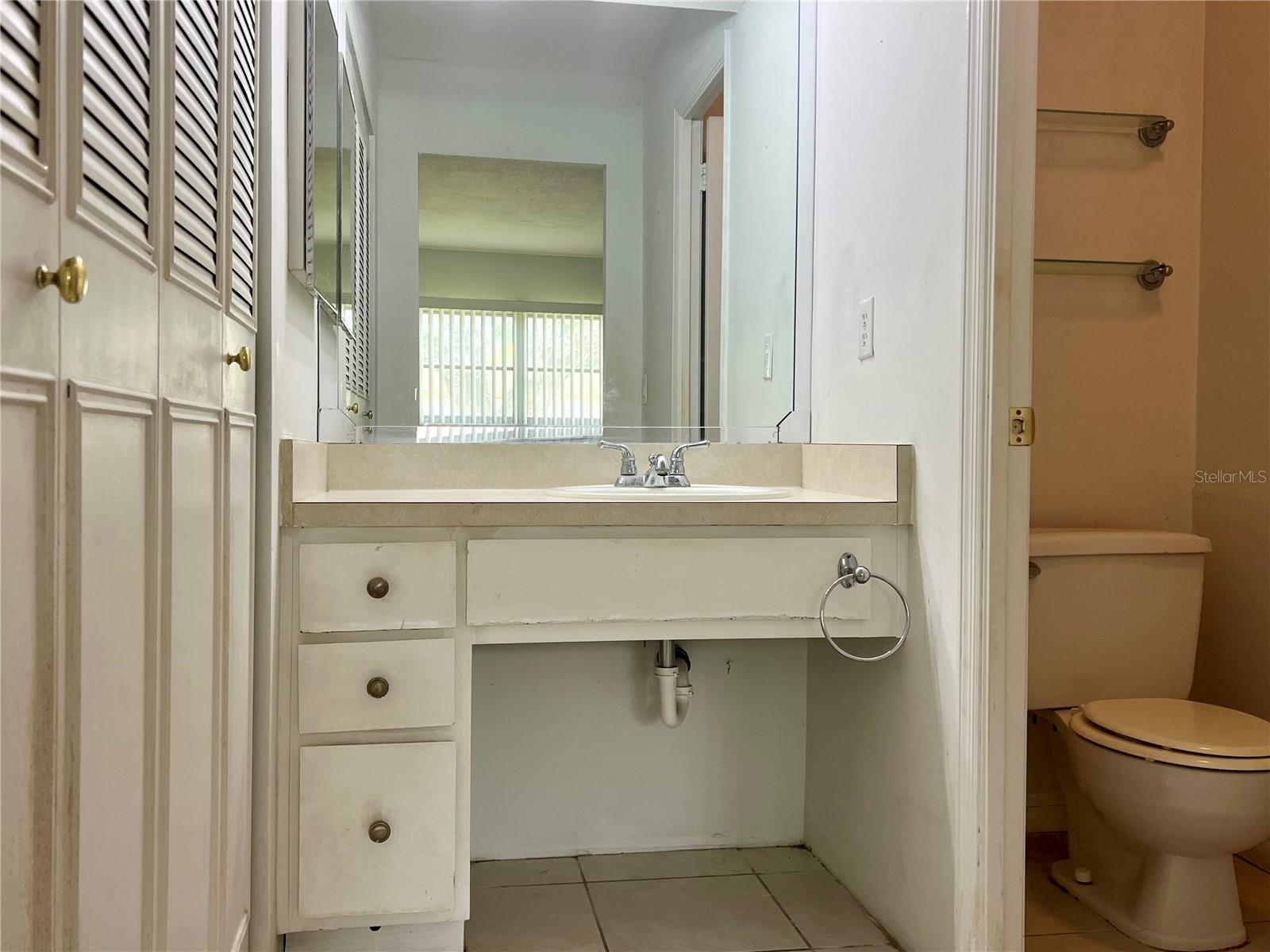 Listing photo id 9 for 1510 Mission Hills Boulevard 19-f