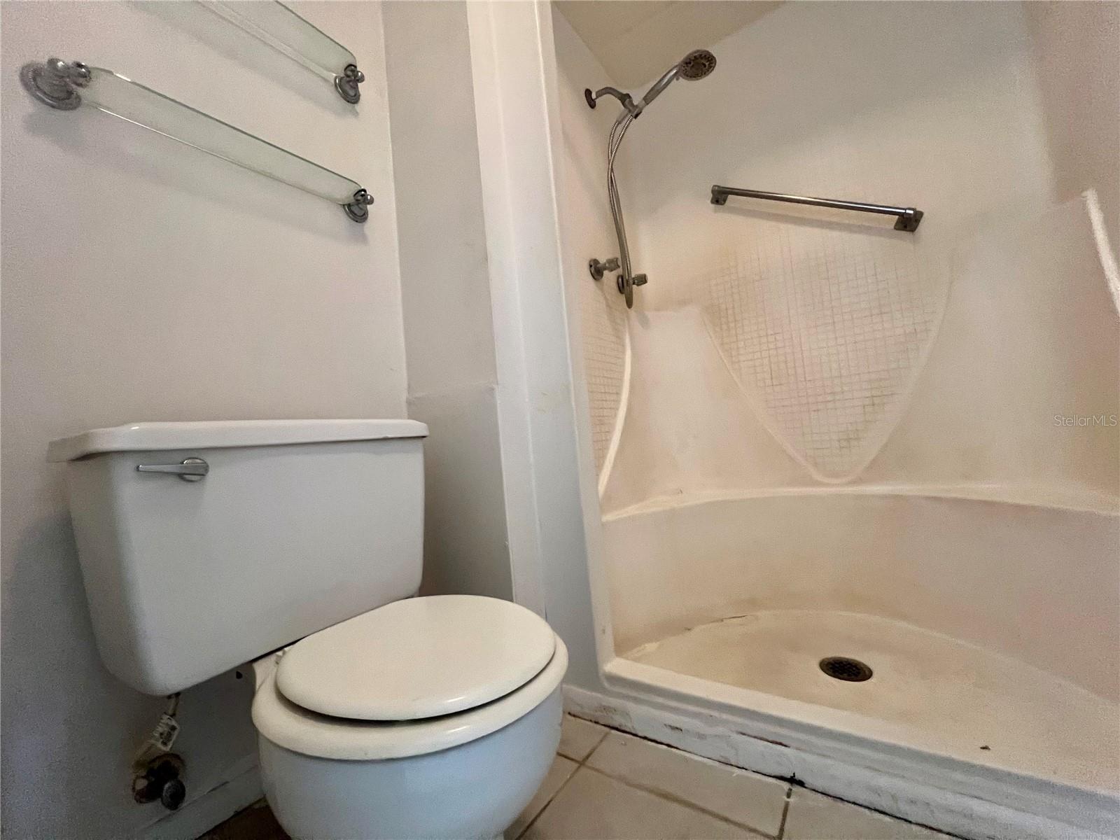 Listing photo id 10 for 1510 Mission Hills Boulevard 19-f