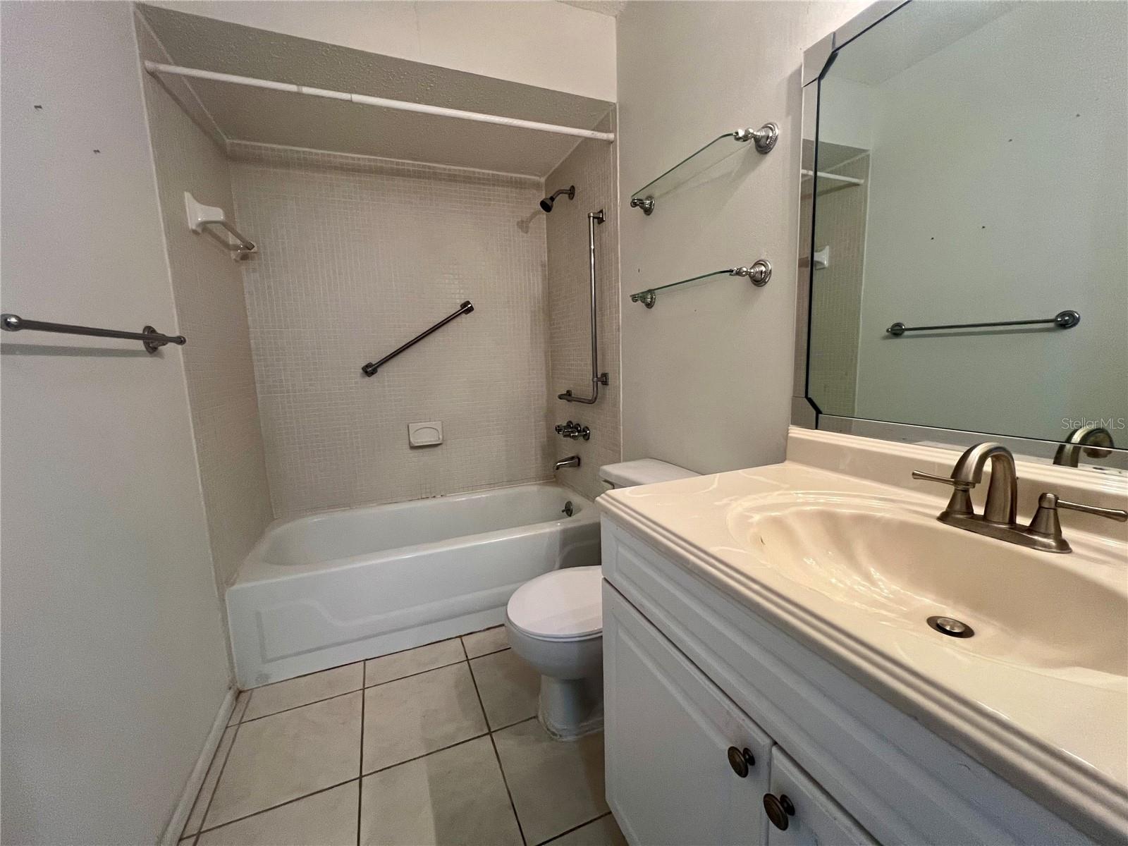 Listing photo id 12 for 1510 Mission Hills Boulevard 19-f