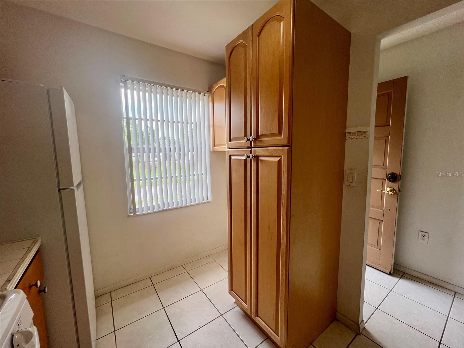 Listing photo id 4 for 1510 Mission Hills Boulevard 19-f