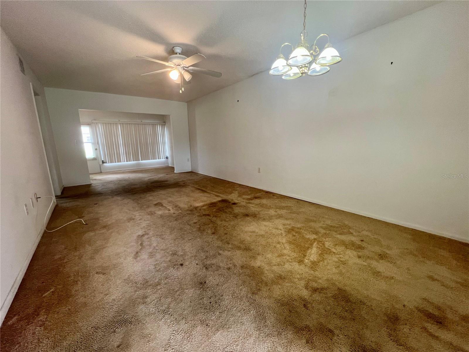 Listing photo id 5 for 1510 Mission Hills Boulevard 19-f