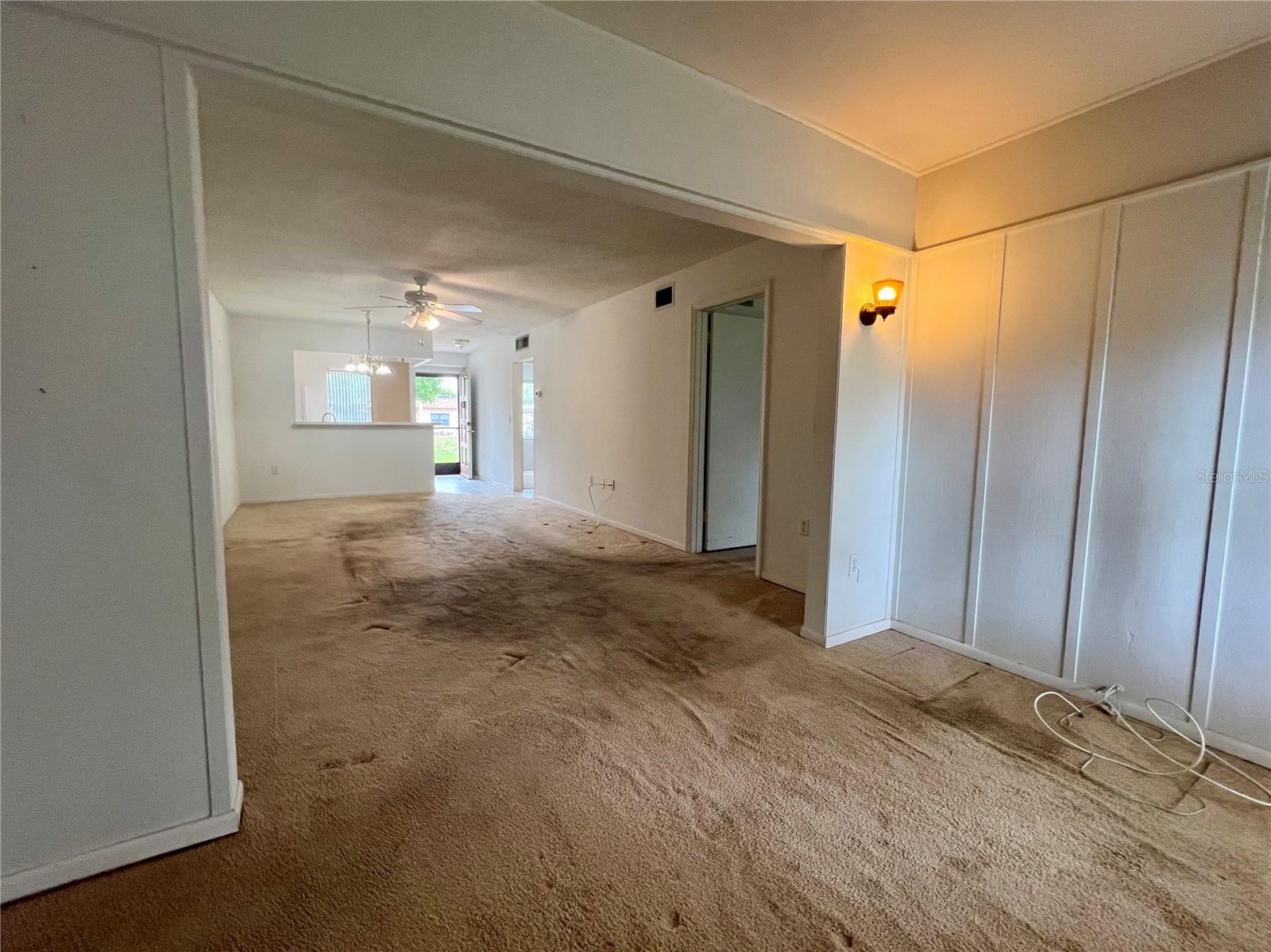 Listing photo id 7 for 1510 Mission Hills Boulevard 19-f
