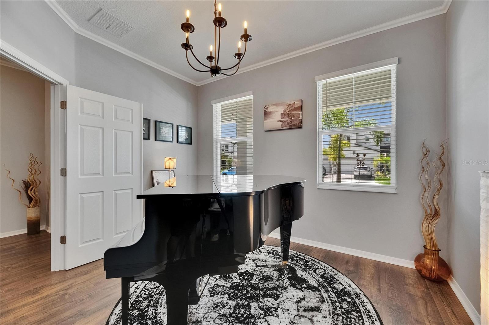 Listing photo id 8 for 5026 Bromeliad Avenue
