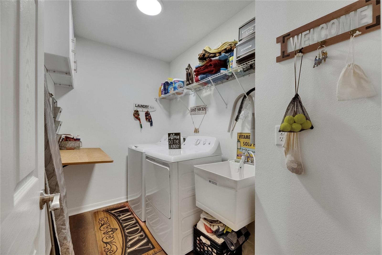Listing photo id 11 for 5026 Bromeliad Avenue