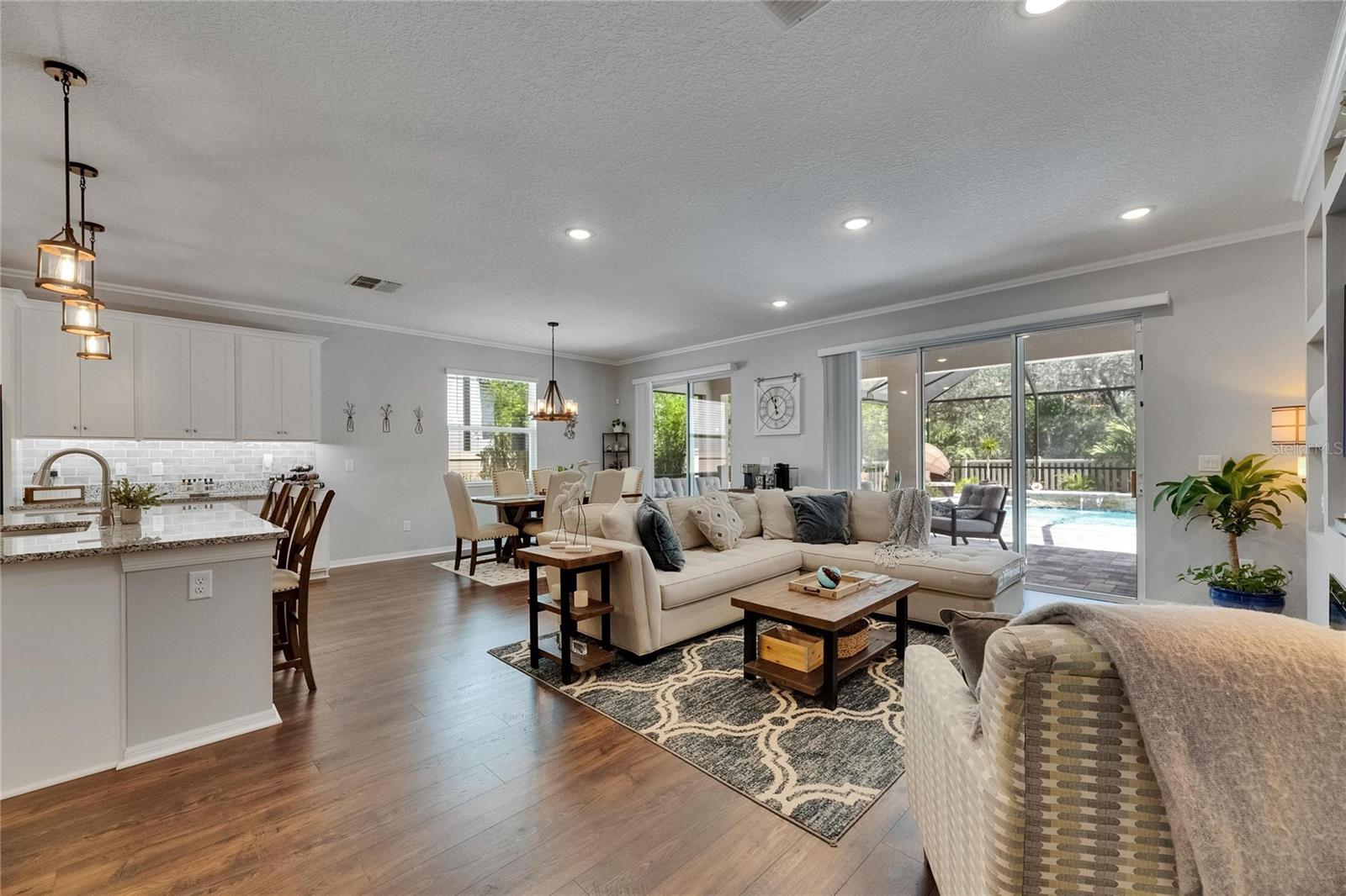 Listing photo id 16 for 5026 Bromeliad Avenue